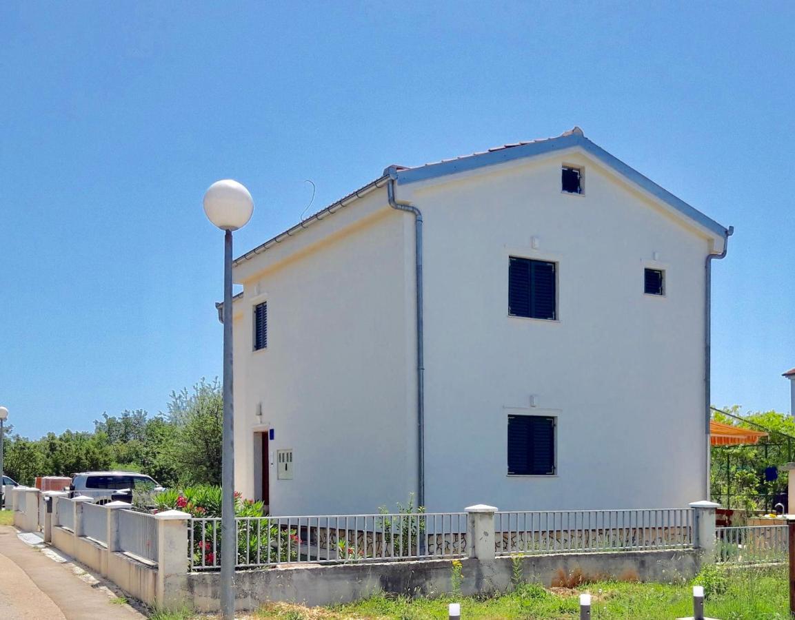 Apartment Pepa Starigrad Paklenica Bagian luar foto