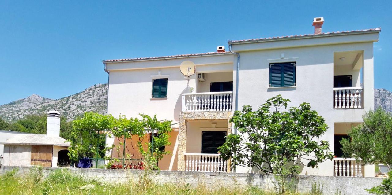 Apartment Pepa Starigrad Paklenica Bagian luar foto